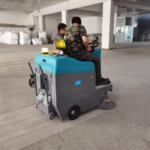 工廠開荒掃地機(jī)